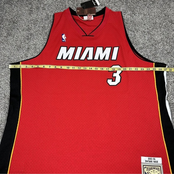 ✔️MITCHELL AND NESS 05-06 MIAMI HEATS DWAYNE WADE SWINGMAN JERSEY - Picture 13 of 15